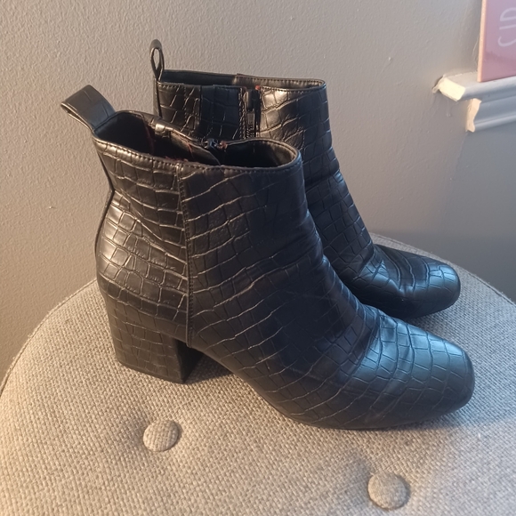 Time And Tru Snakeskin Faux Leather Boots Sz 10 - Picture 2 of 5